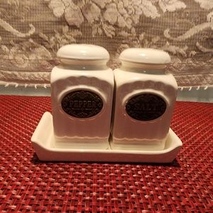 THL Salt/Pepper with Tray